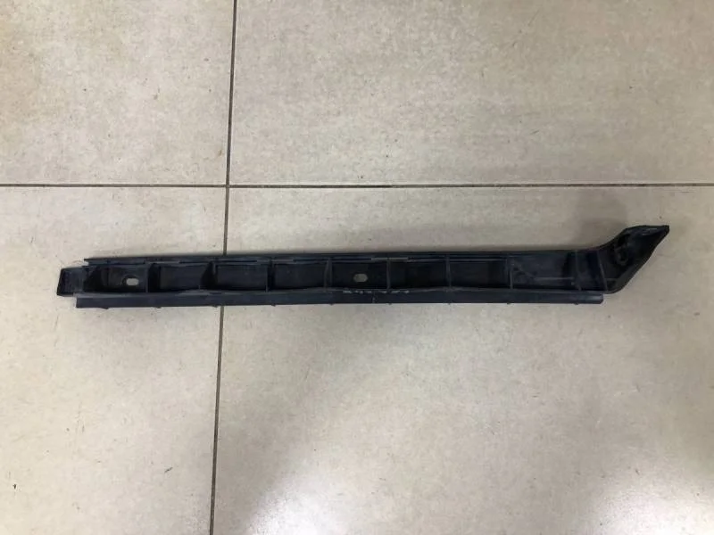 Направляющая заднего бампера правая Skoda Octavia (A5 1Z-) 2004-2013