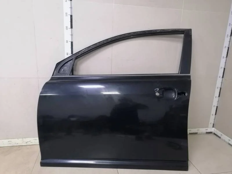 Дверь передняя левая Toyota Avensis (T250) 2003-2009