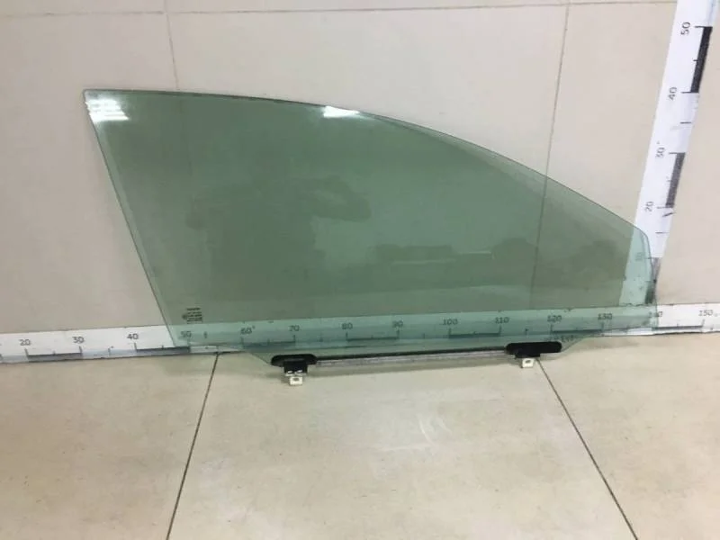 Стекло двери передней правой Toyota Avensis (T250) 2003-2009
