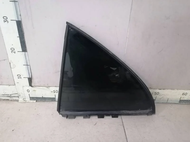 Стекло двери задней левой (форточка) Toyota Avensis (T250) 2003-2009