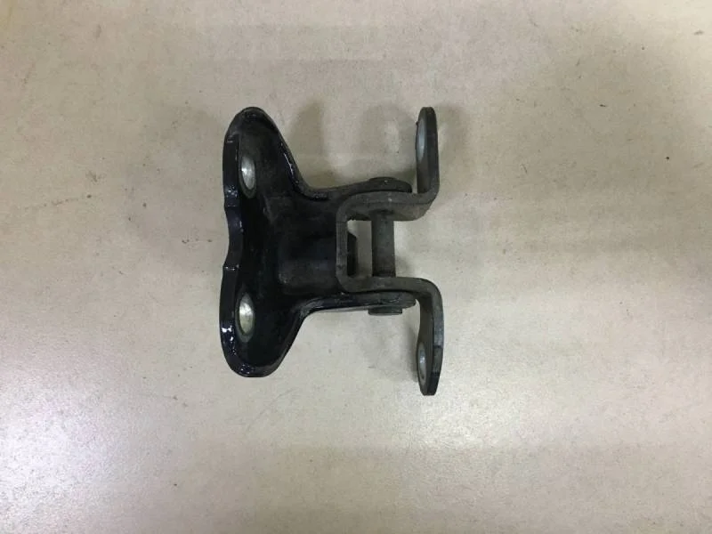 Петля двери задней правой верхняя Toyota Avensis (T250) 2003-2009