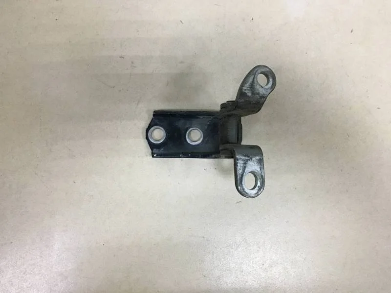 Петля двери задней правой нижняя Toyota Avensis (T250) 2003-2009