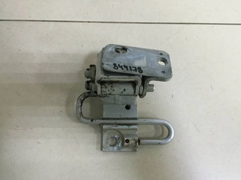 Петля двери задней правой нижняя Skoda Octavia (A4 1U-) 2000-2011