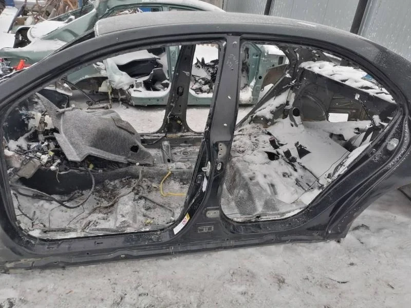 Порог со стойкой левый Toyota Avensis (T250) 2003-2009