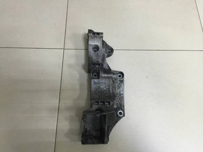 Кронштейн генератора Skoda Octavia (A4 1U-) 2000-2011