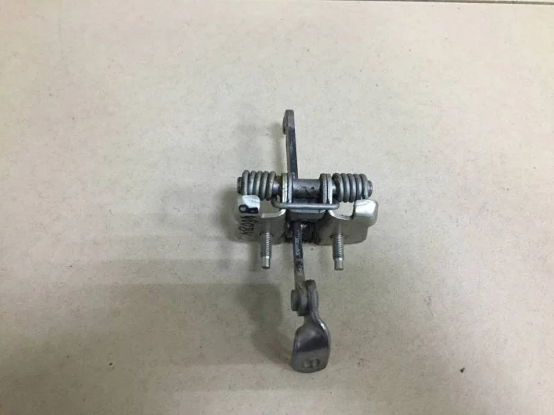 Ограничитель двери Renault Duster 2012>