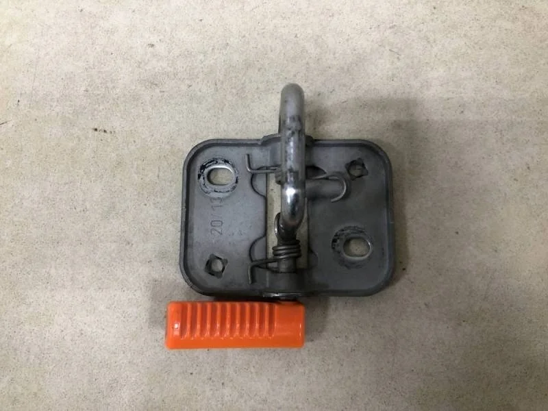 Крючок капота Volkswagen Jetta (5K) 2011>