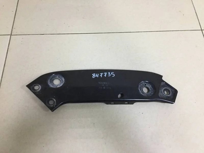 Кронштейн крепления фары Volkswagen Jetta (5K) 2011>