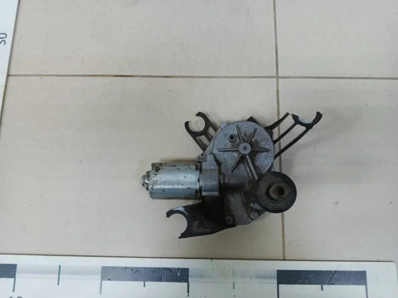 Моторчик стеклоочистителя задний Opel Astra H / Family 2004-2015