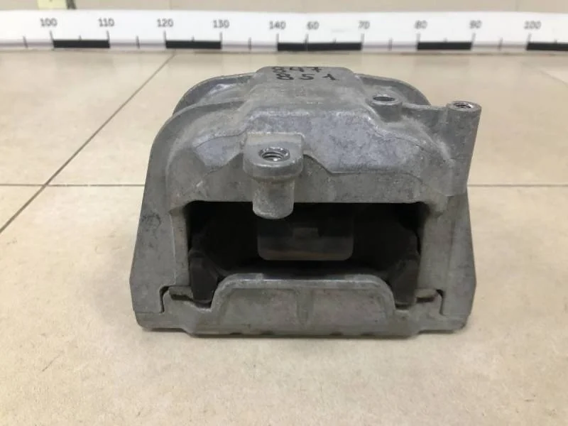 Опора двигателя правая Volkswagen Jetta (5K) 2011>