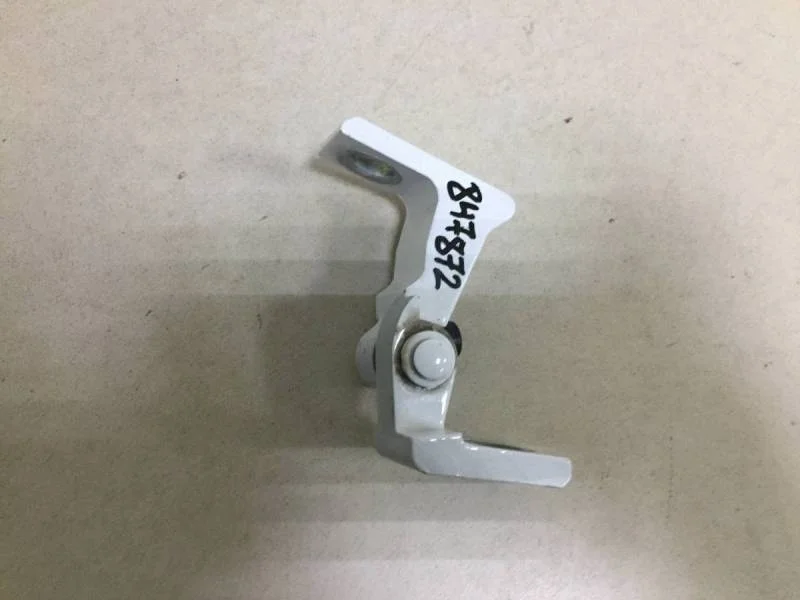 Петля двери Volkswagen Jetta (5K) 2011>