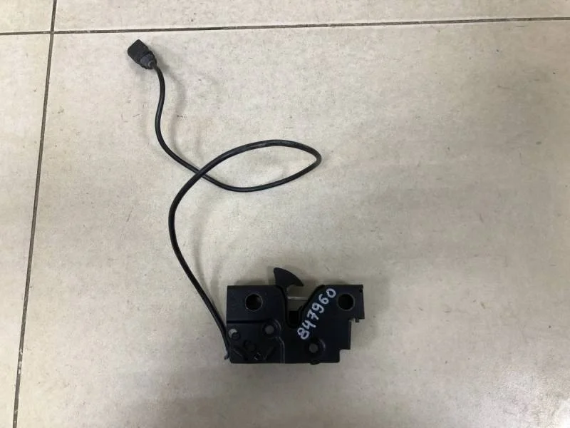 Замок капота Volkswagen Jetta (5K) 2011>