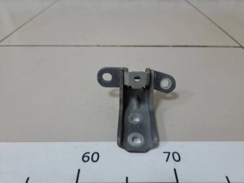 Петля двери передней правой верхняя Hyundai Solaris 2017>