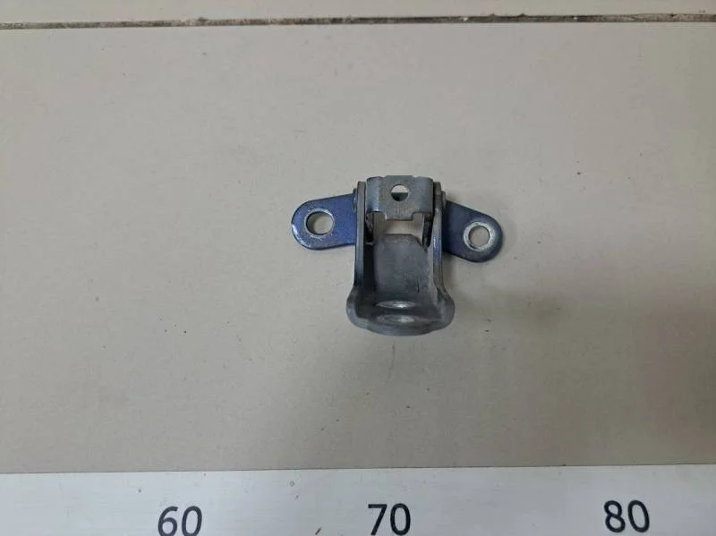 Петля двери Kia Ceed (ED) 2007-2012