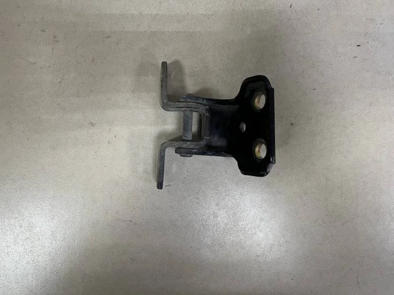 Петля двери задней левой нижняя Suzuki Liana 2001-2007