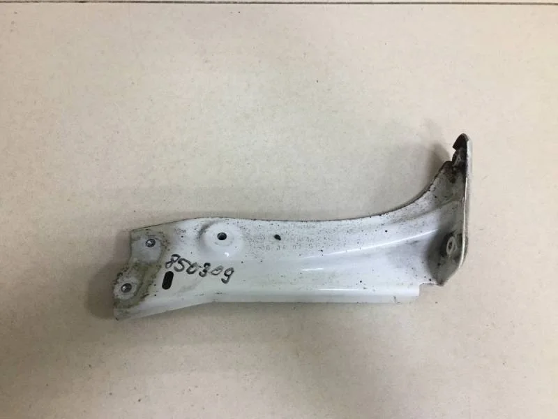 Кронштейн крепления крыла Skoda Octavia (A7) 2013>