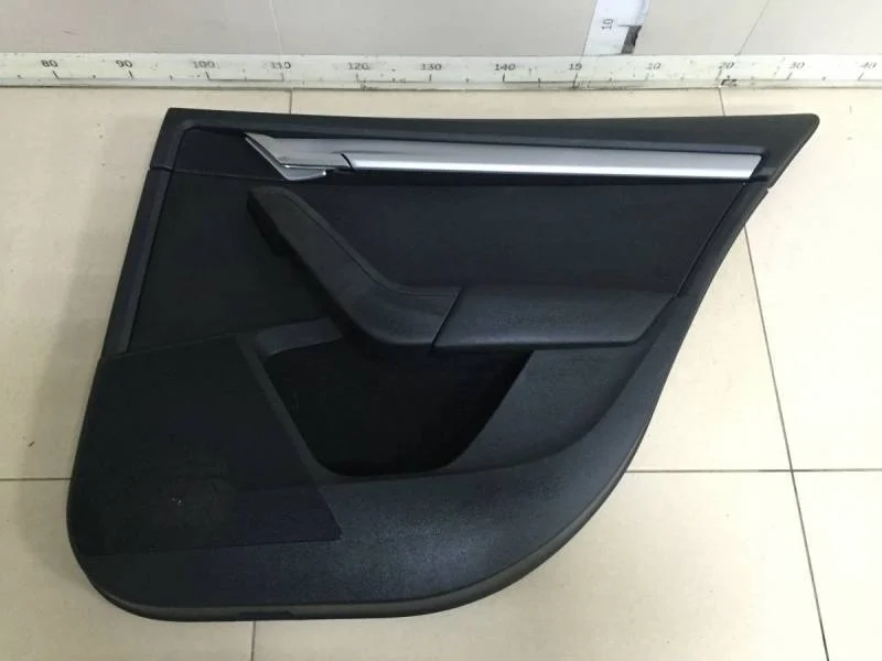 Обшивка двери задней правой Skoda Octavia (A7) 2013>