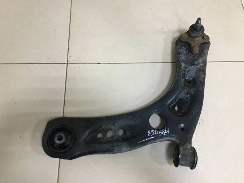 Рычаг передний левый Skoda Octavia (A7) 2013>