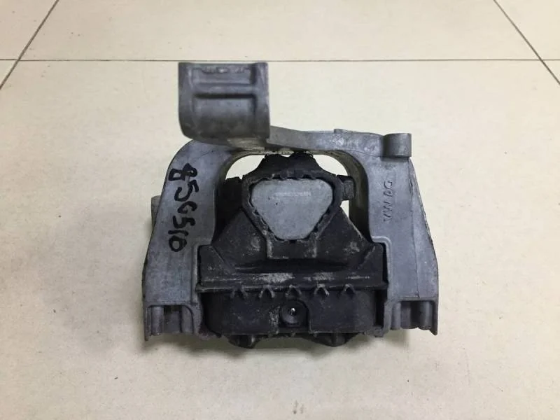 Опора двигателя правая Skoda Octavia (A7) 2013>