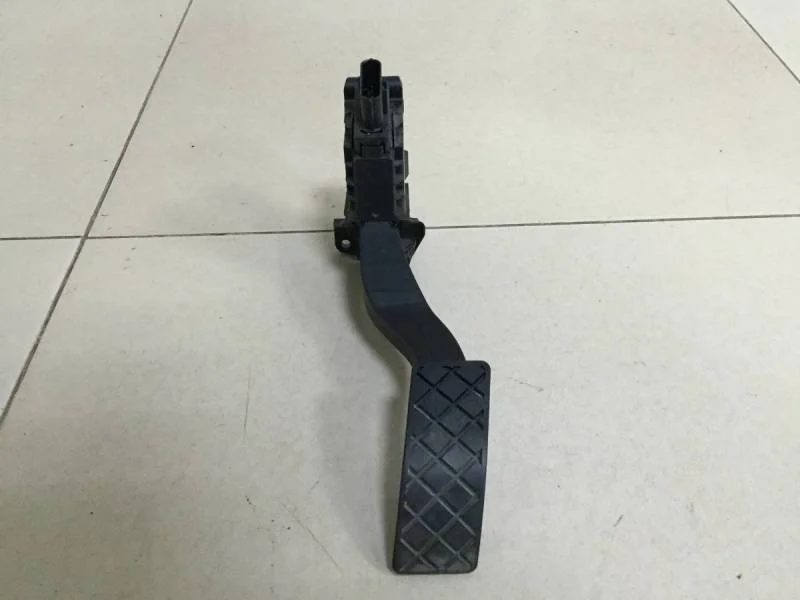 Педаль газа Skoda Octavia (A7) 2013>