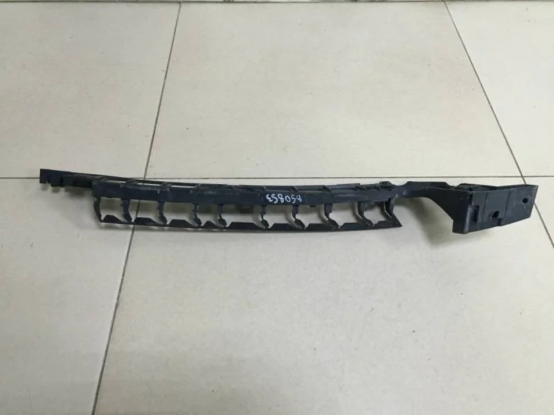 Направляющая заднего бампера правая Skoda Octavia (A7) 2013>