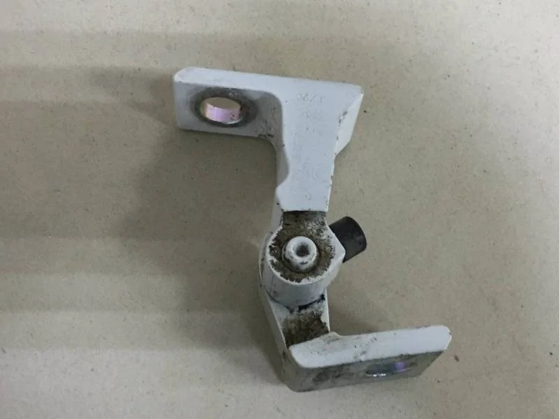 Петля двери задней правой верхняя Skoda Octavia (A7) 2013>