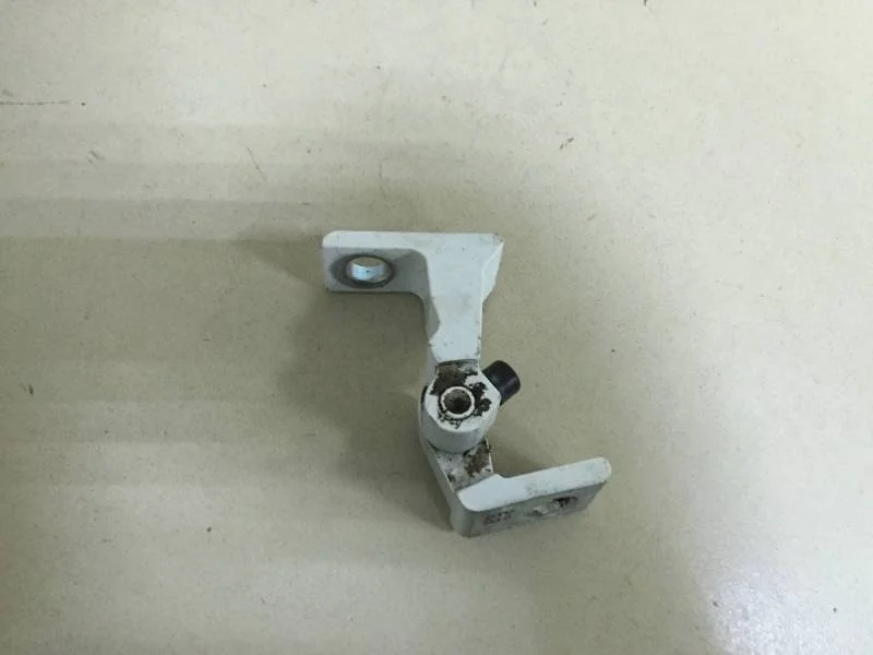 Петля двери задней правой верхняя Skoda Octavia (A7) 2013>