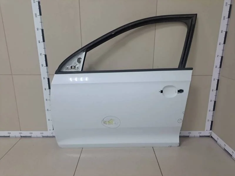 Дверь передняя левая Skoda Rapid 2012-2020