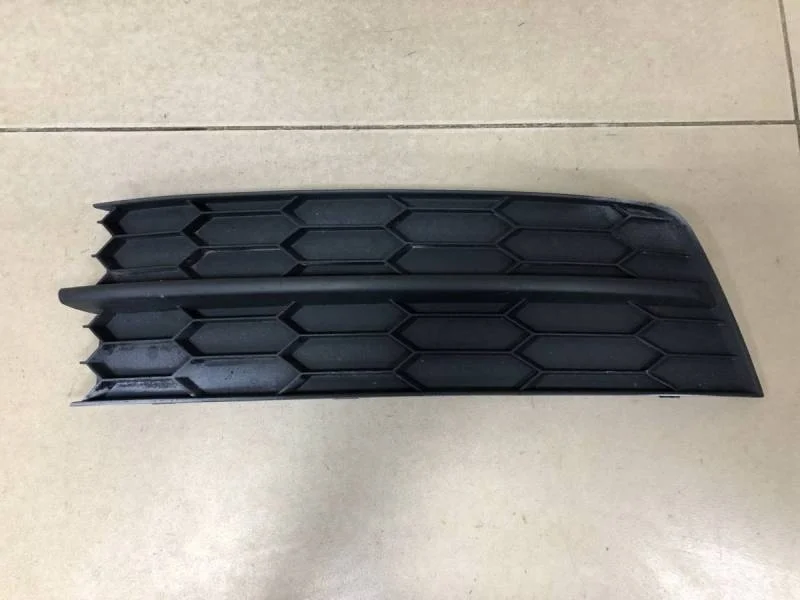 Решетка в бампер правая Skoda Rapid 2012-2020