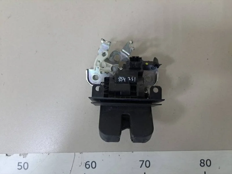 Замок багажника Skoda Rapid 2012-2020