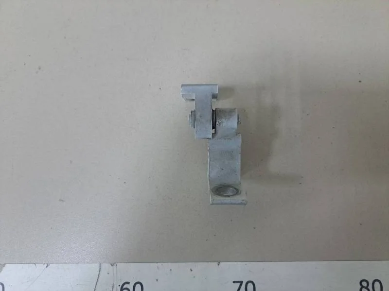 Петля двери Skoda Rapid 2012-2020