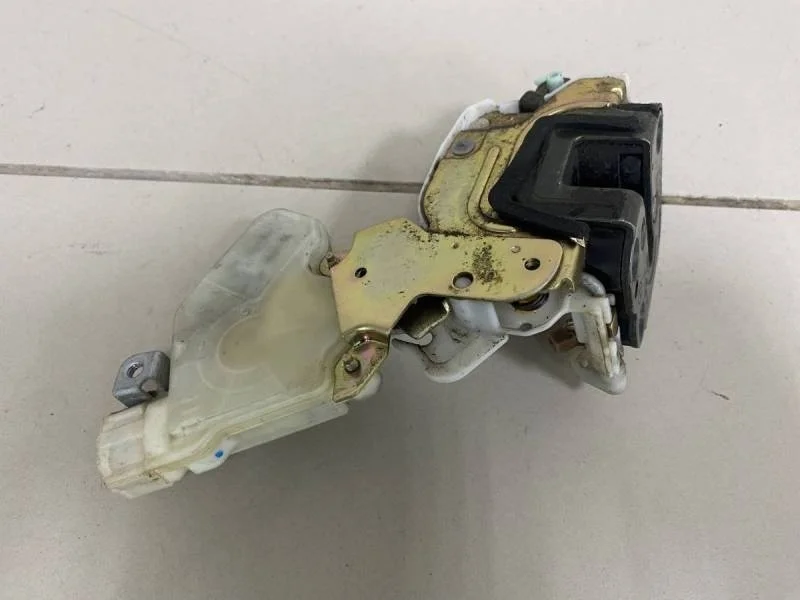 Замок двери передней правой Nissan Almera Classic (B10) 2006-2013