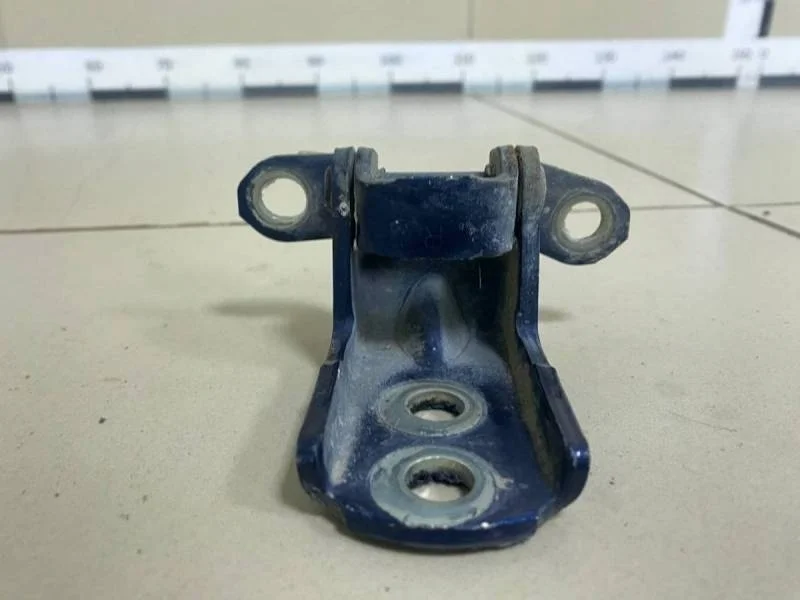 Петля двери задней левой нижняя Nissan Tiida (C11) 2007-2014