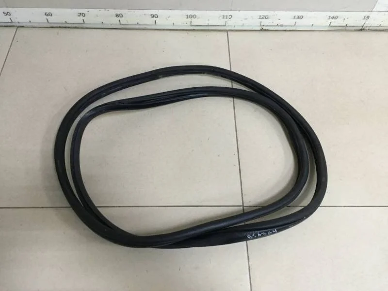 Уплотнитель проема двери передней правой Kia Ceed (JD) 2012-2018