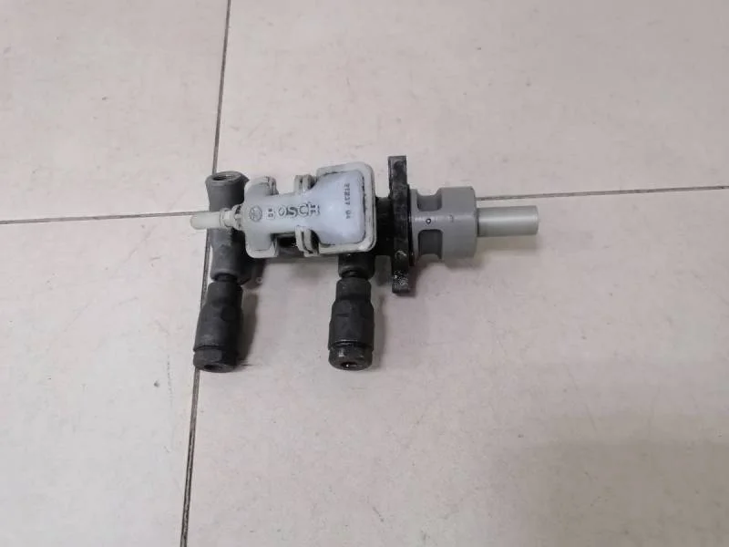 Цилиндр тормозной главный Ford Focus 1 1998-2004