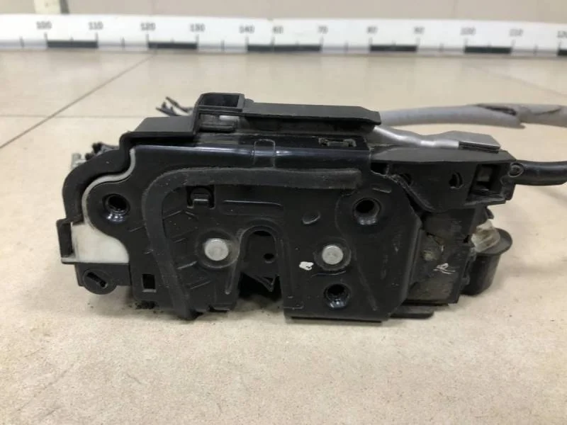 Замок двери передней правой Volkswagen Polo (Sed RUS) 2011>