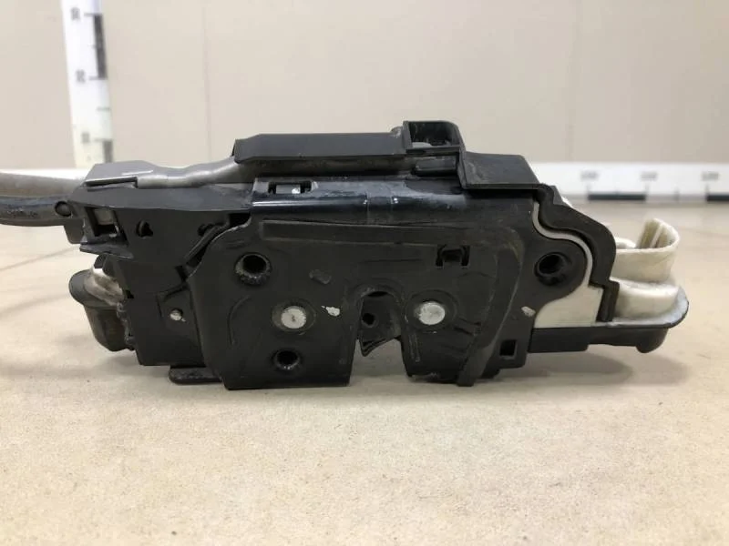 Замок двери передней левой Volkswagen Polo (Sed RUS) 2011>