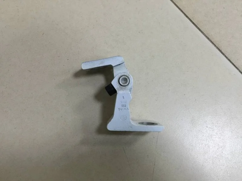 Петля двери Volkswagen Polo (Sed RUS) 2011>