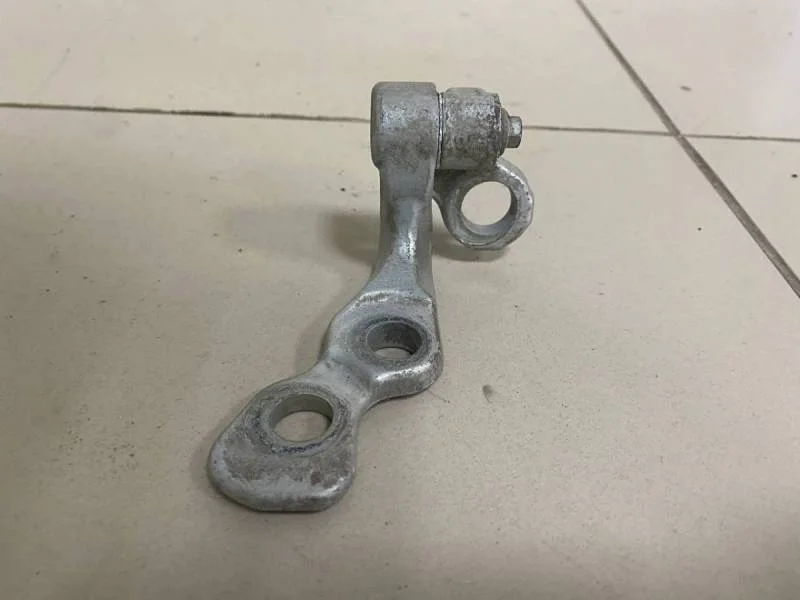 Петля двери передней правой нижняя Ford Focus 2 (DA) 2005-2008