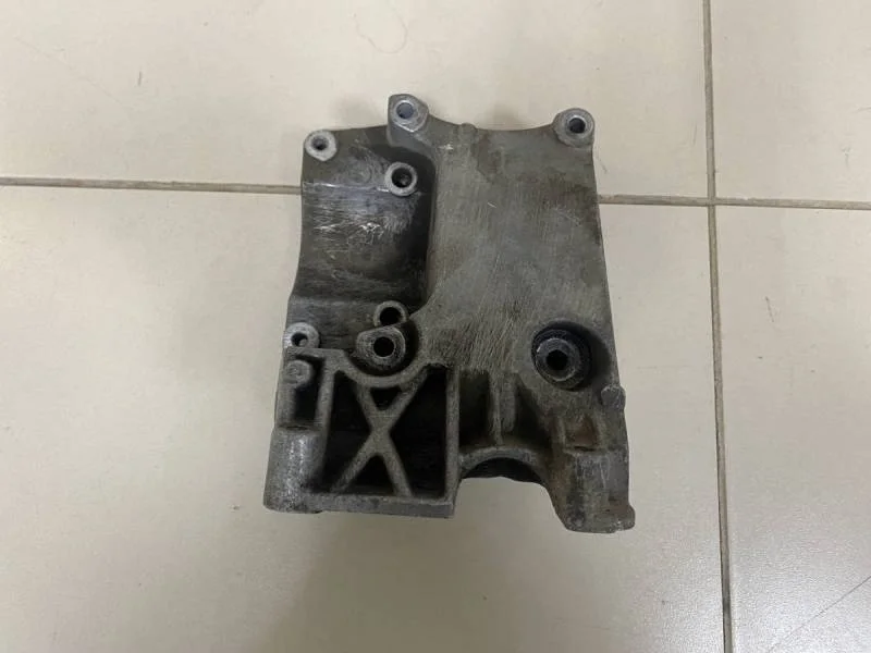 Кронштейн кондиционера Ford Focus 2 (DA) 2005-2008