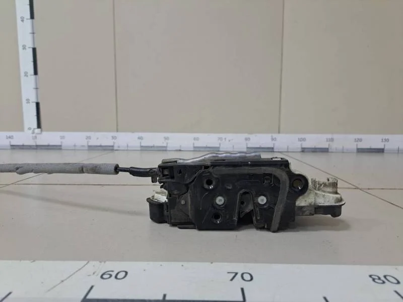 Замок двери передней левой Volkswagen Polo (Sed RUS) 2011>