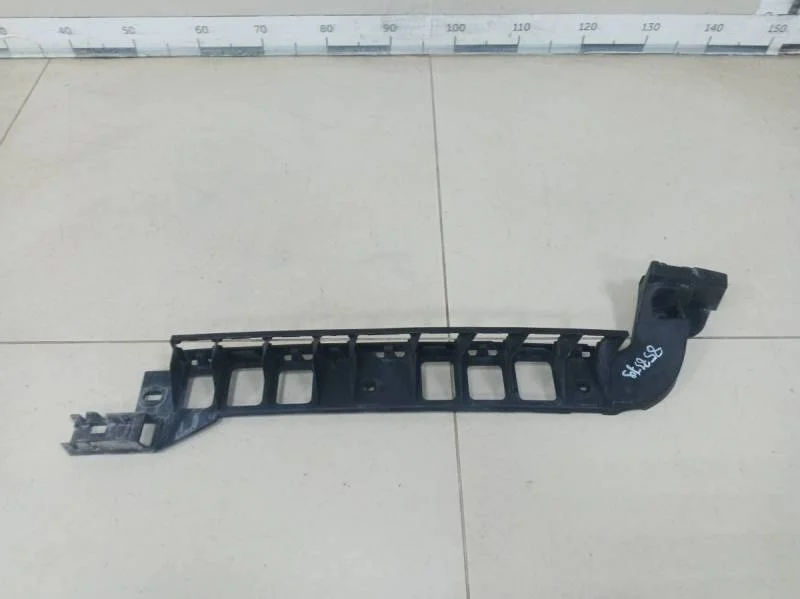 Направляющая заднего бампера правая Skoda Octavia (A7) 2013>