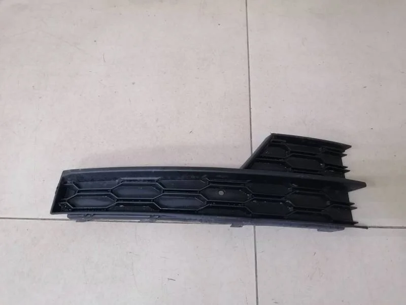 Решетка в бампер правая Skoda Octavia (A7) 2013>