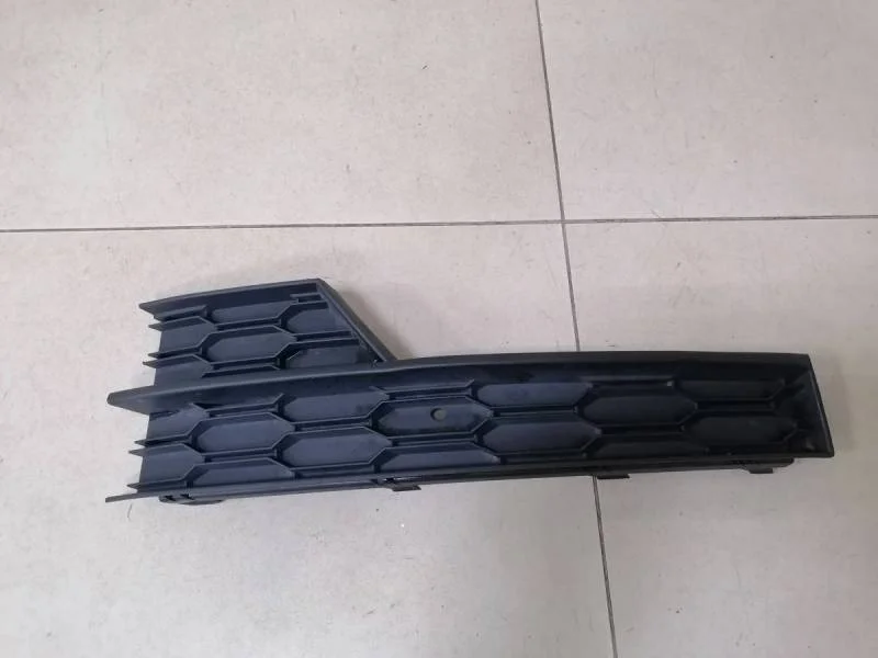 Решетка в бампер левая Skoda Octavia (A7) 2013>