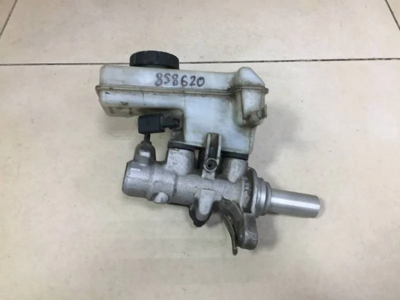 Цилиндр тормозной главный Skoda Octavia (A7) 2013>