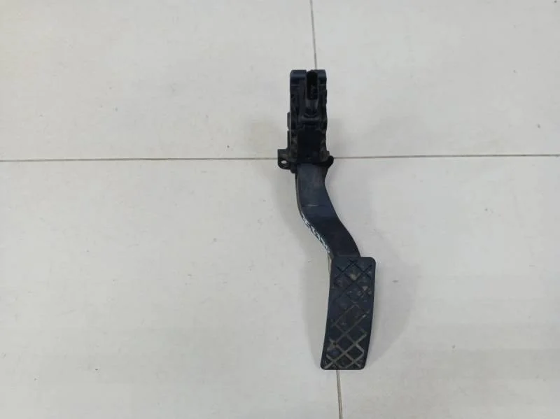 Педаль газа Skoda Octavia (A7) 2013>