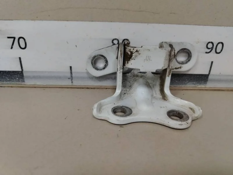 Петля двери задней левой верхняя Hyundai Solaris 2010-2017