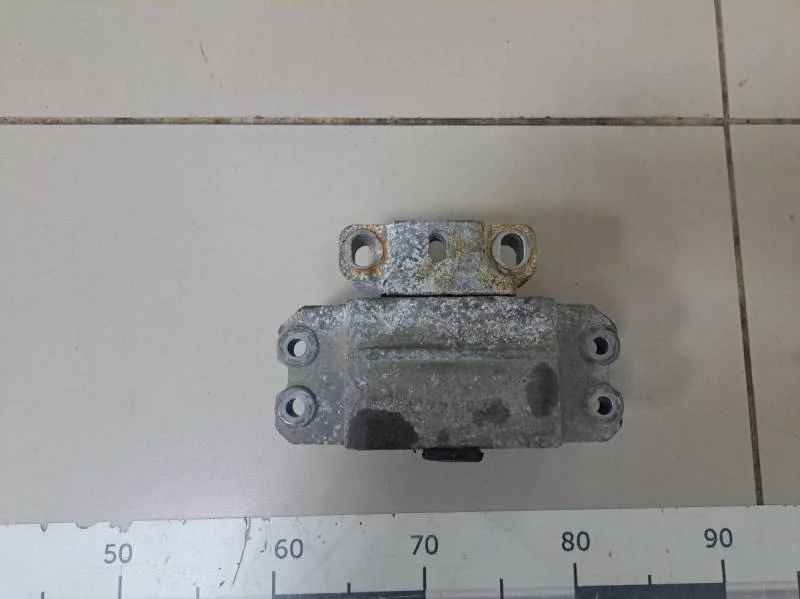 Опора КПП левая Skoda Octavia (A5 1Z-) 2004-2013