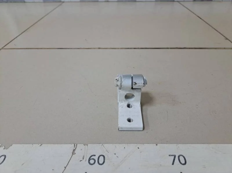 Петля двери задней правой верхняя Skoda Octavia (A5 1Z-) 2004-2013