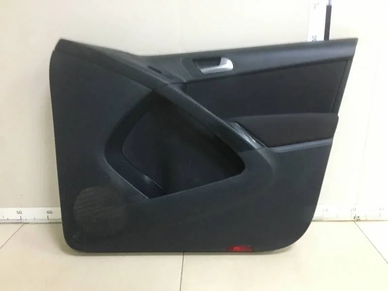 Обшивка двери передней правой Volkswagen Tiguan (5N1) 2007-2011